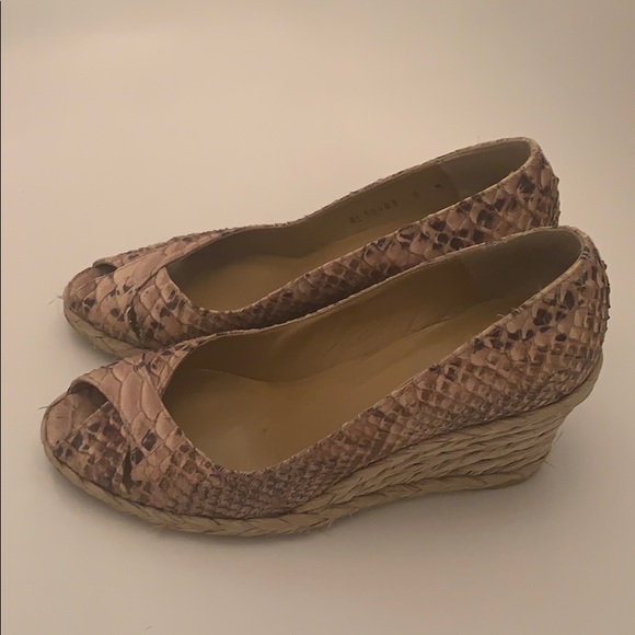 Stuart Weitzman Wedges. Size 8 - Picture 2 of 6